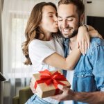 Idei de cadouri pentru iubitul soț de Ziua Îndrăgostiților 14 februarie